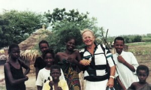 Dr. med. Karl-Heinz Schneider und Einwohnerndes Dorfs